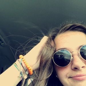 Meet your Posher, Caroline